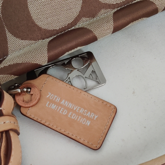 RETRO COACH Willis 70th Anniversary Limited Edition Crossbody BagRetro - Picture 7 of 16